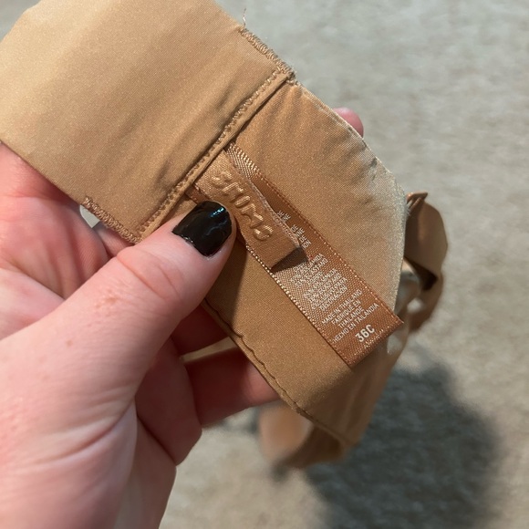 SKIMS unlined balconette bra size 36C - Picture 3 of 4